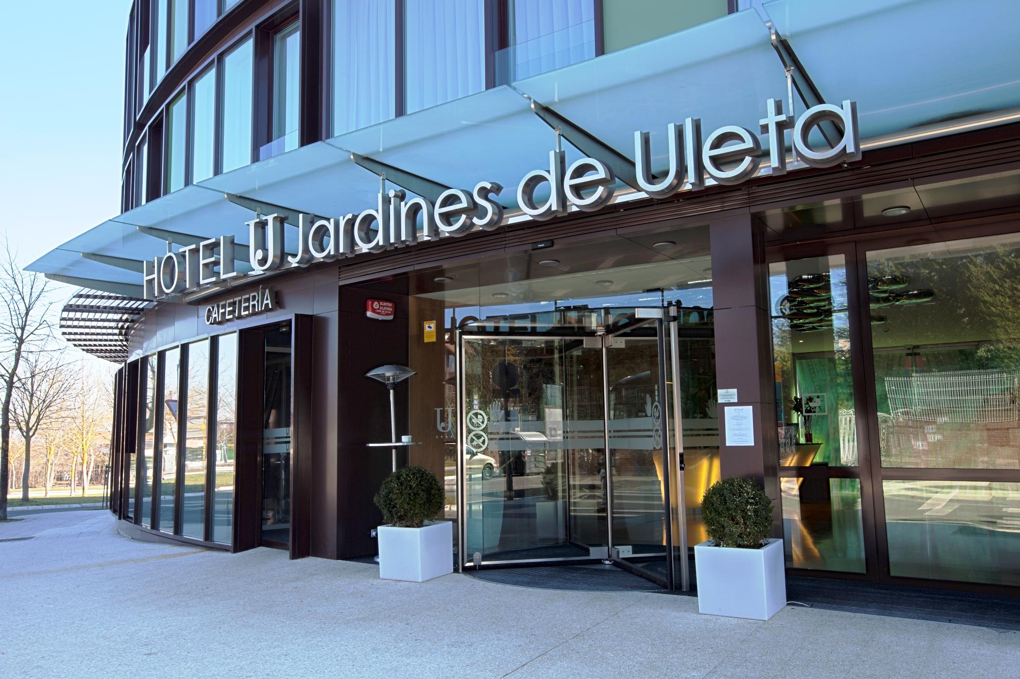 Hotel Jardines De Uleta Suites Витория-Гастейс Екстериор снимка