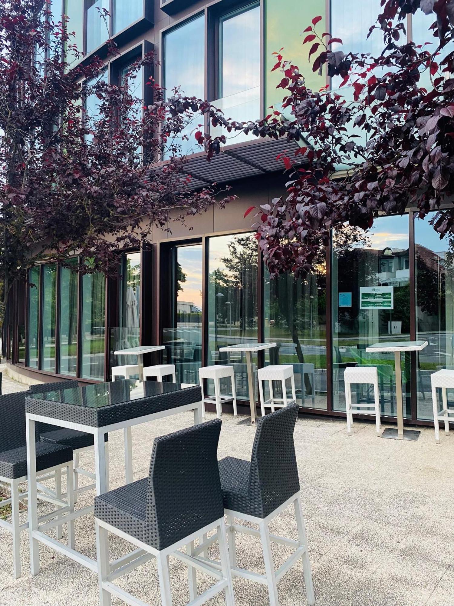 Hotel Jardines De Uleta Suites Витория-Гастейс Екстериор снимка