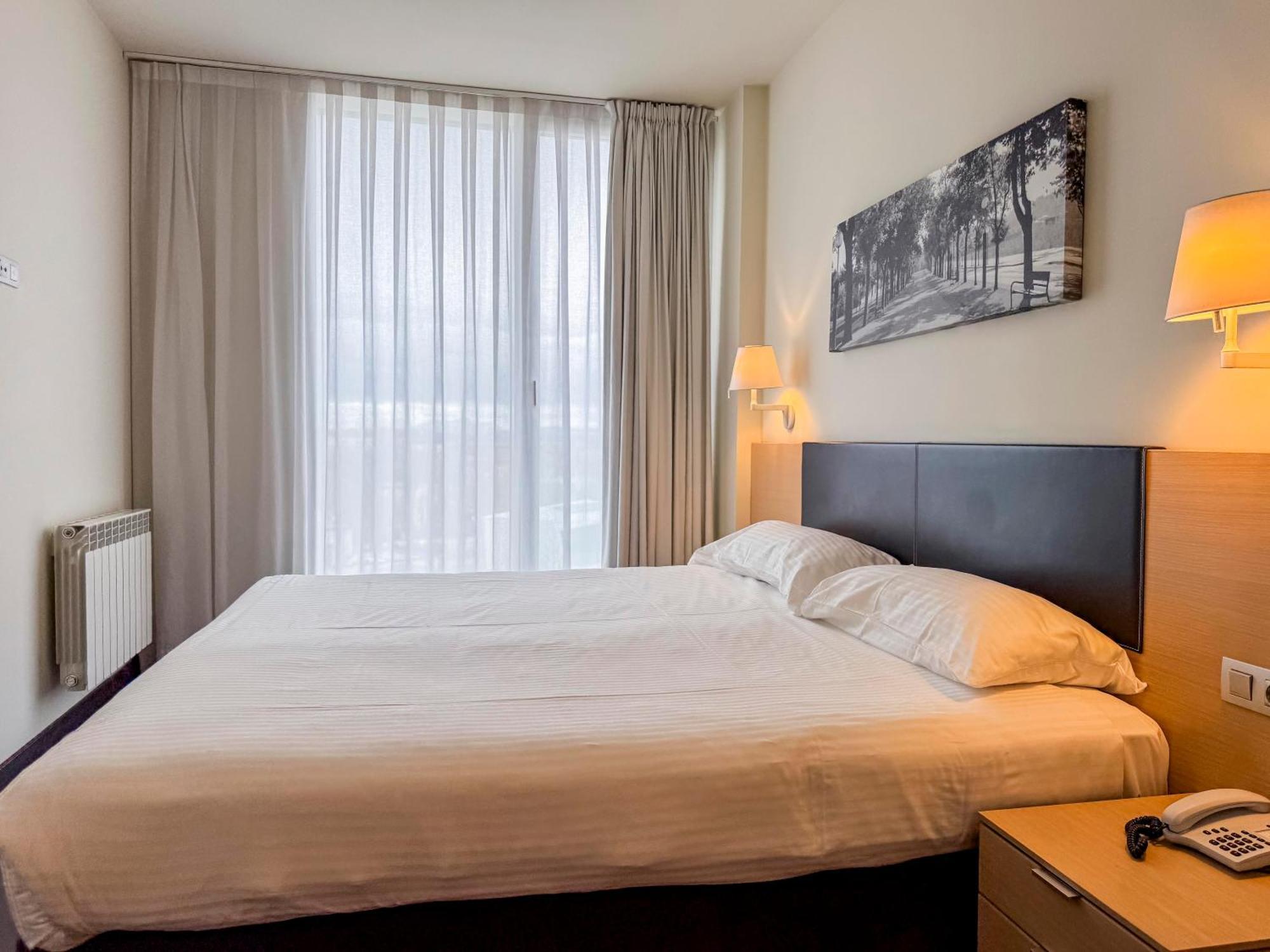 Hotel Jardines De Uleta Suites Витория-Гастейс Екстериор снимка