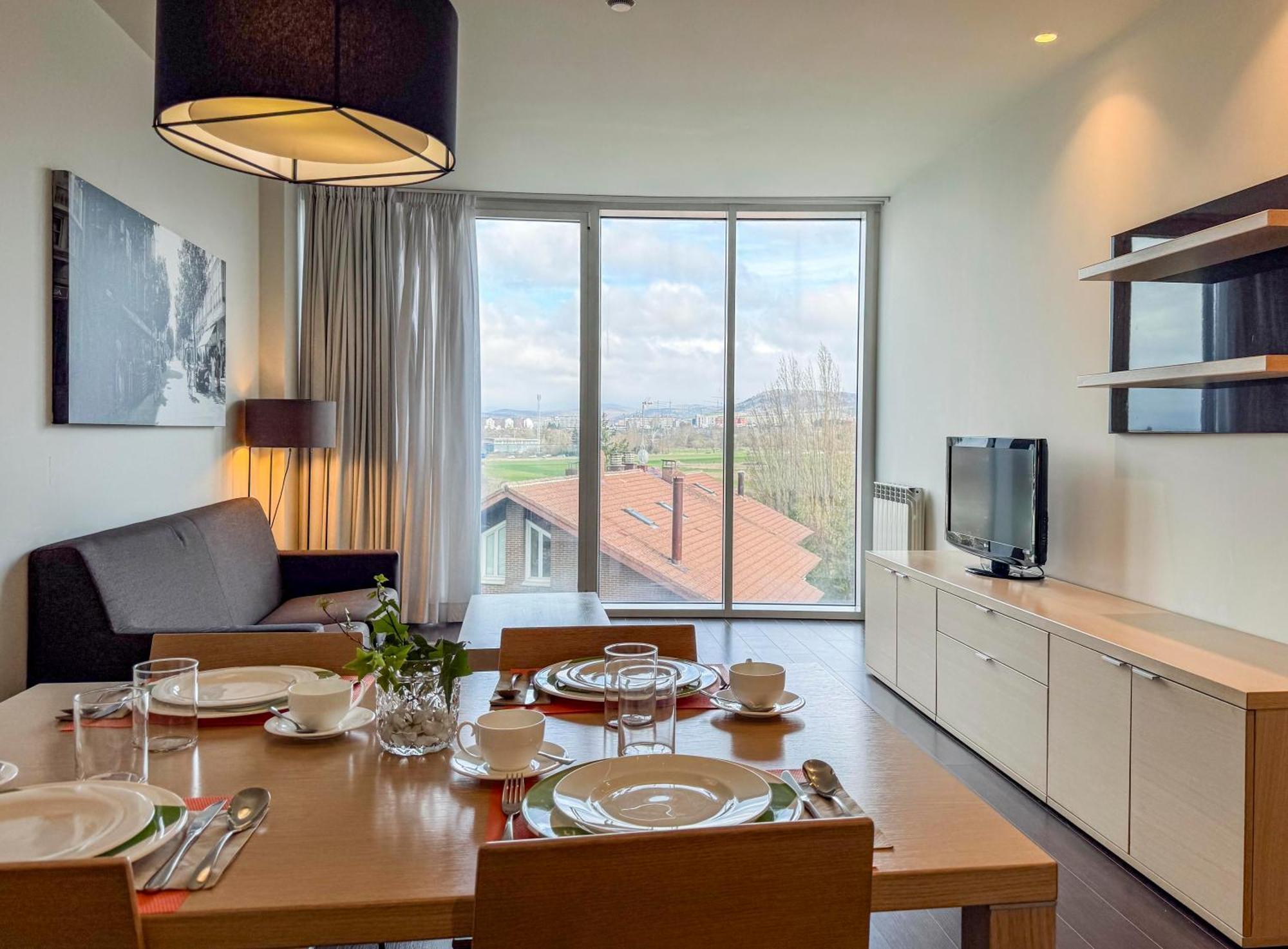 Hotel Jardines De Uleta Suites Витория-Гастейс Екстериор снимка