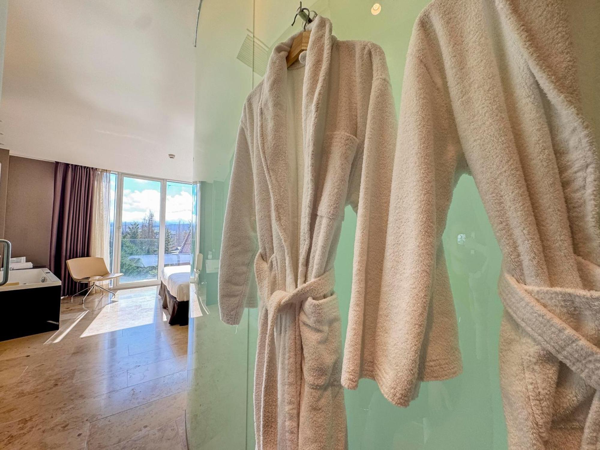 Hotel Jardines De Uleta Suites Витория-Гастейс Екстериор снимка